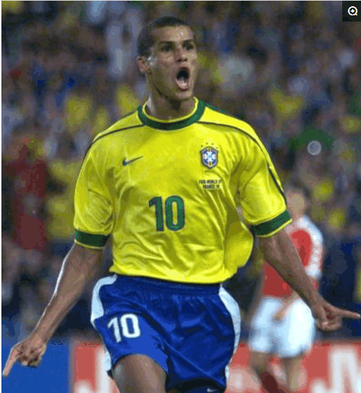 全国已认定2.7万所校园足球特色学校.